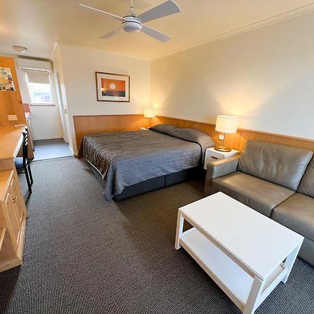 Summerhill Motor Inn (Adults Only) Merimbula Eksteriør billede