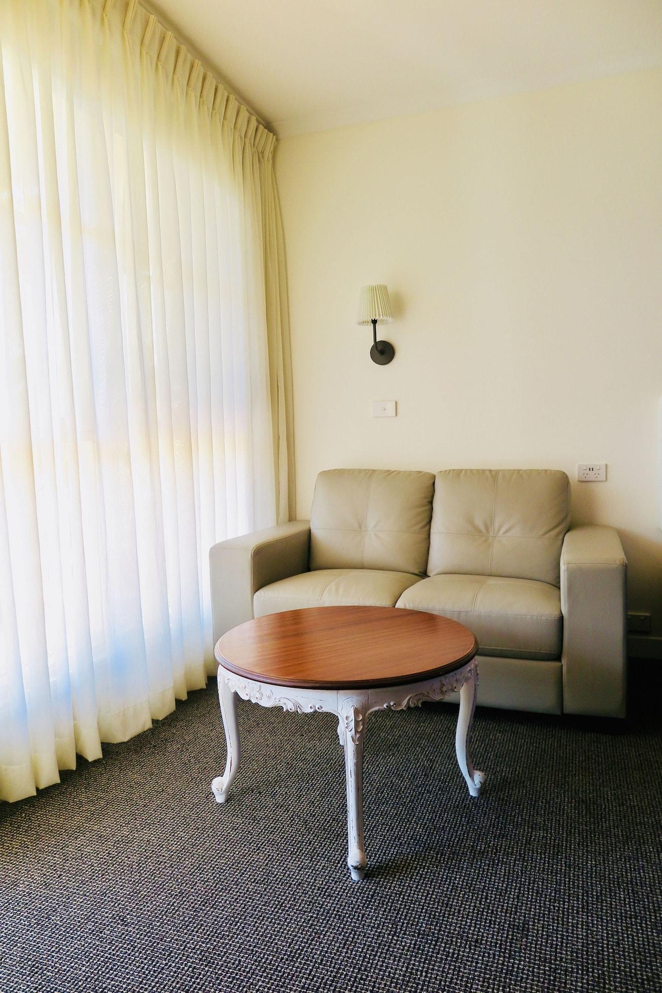 Summerhill Motor Inn (Adults Only) Merimbula Eksteriør billede