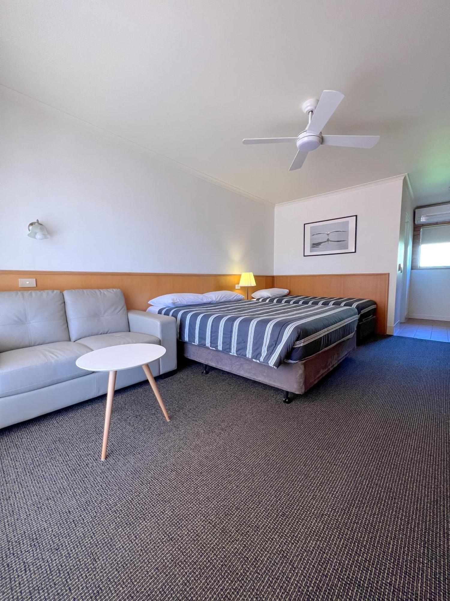 Summerhill Motor Inn (Adults Only) Merimbula Eksteriør billede